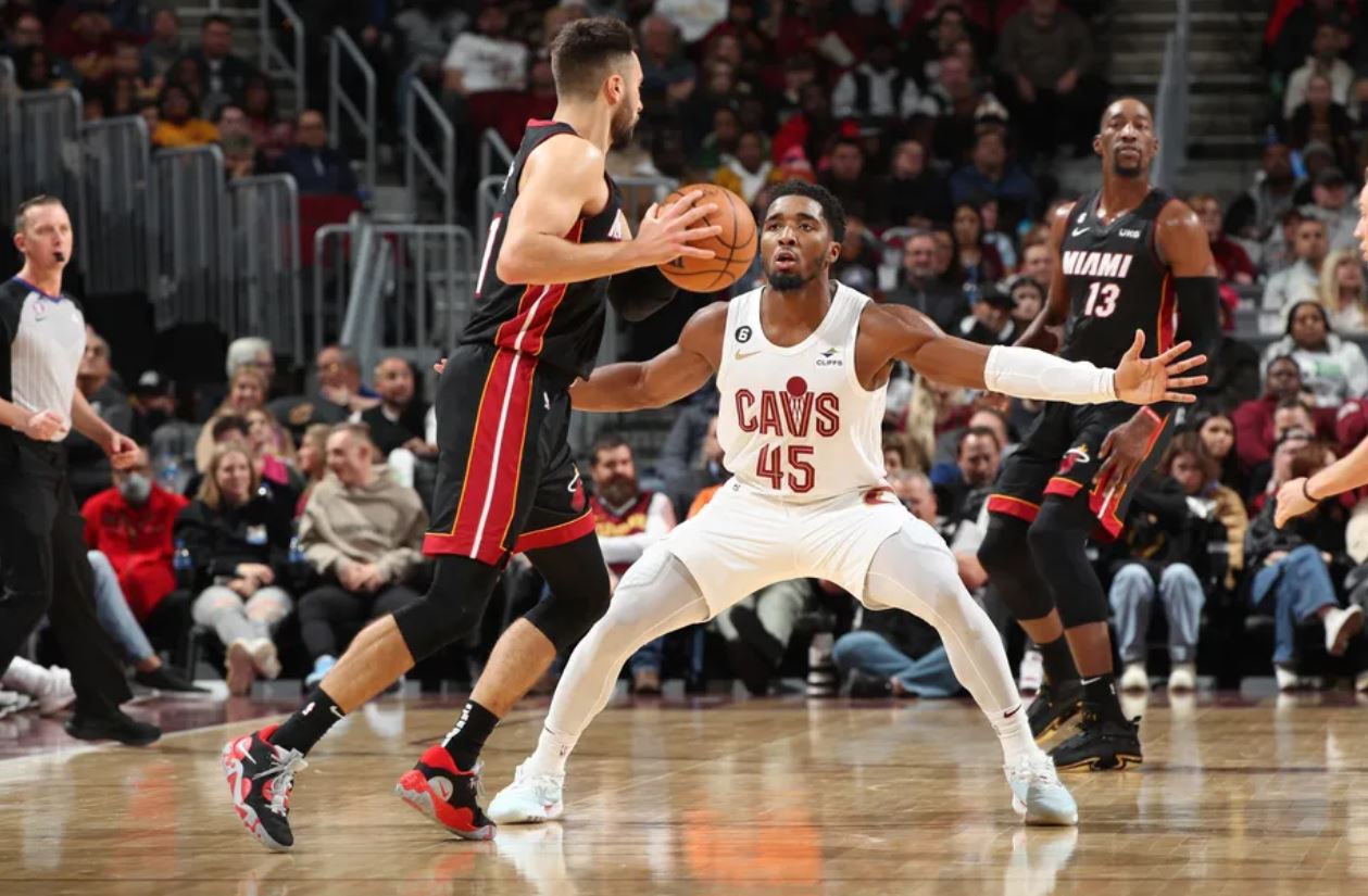 前锋利用一 前锋利用一